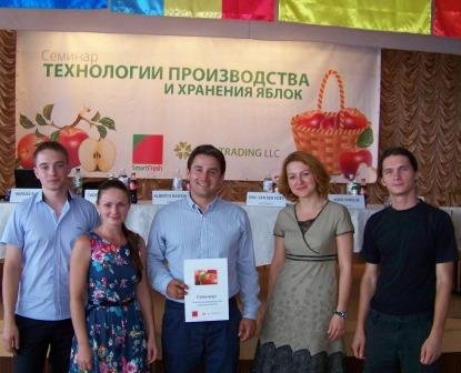 З координатором програми Смарт Фреш у Східній Європі Кшиштофом Вожняком (у центрі)